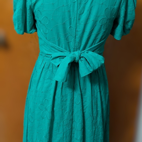 DKNY Shamrock Green Floral Button-Front Women’s Dress with tie In Back - Picture 3 of 6